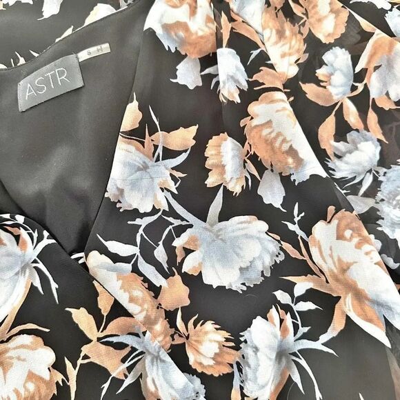 ASTR THE LABEL | Black Blue Nude Floral Print Romper Long Sleeve | Size Small - Picture 6 of 8